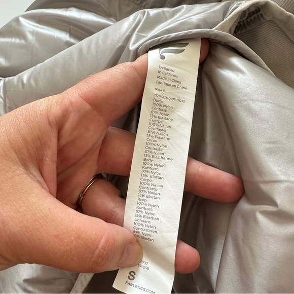 Fabletics Womens Small Elliot Gray Packable Puffer Vest Jacket New Running - Picture 4 of 6